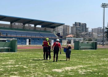 Rescatado en helicóptero un niño herido tras caer en una zona rocosa en la playa de Sonabia
