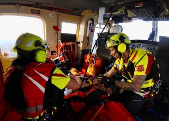 El helicóptero del Gobierno cántabro rescata a cinco senderistas en tres operaciones en San Vicente, Arredondo y Camaleño