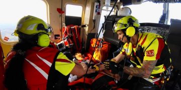 El helicóptero del Gobierno cántabro rescata a cinco senderistas en tres operaciones en San Vicente, Arredondo y Camaleño