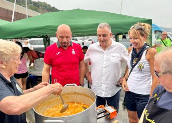 El Gobierno de Cantabria participa en la 45ª edición del Día de la Marmita en Laredo