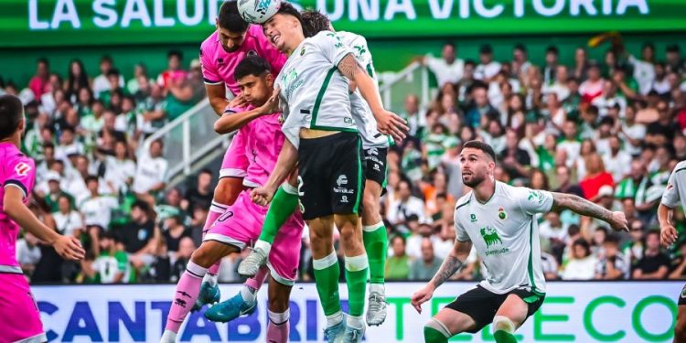 El Racing debuta con autoridad: 3-1 ante el Castellón en un Sardinero lleno