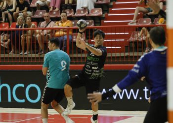 El Bathco BM Torrelavega se adjudica el XIII Torneo Nacional tras imponerse en los penaltis