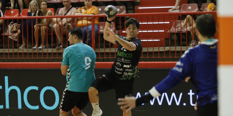 El Bathco BM Torrelavega se adjudica el XIII Torneo Nacional tras imponerse en los penaltis