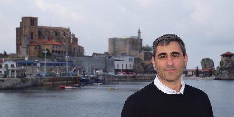 El concejal Pablo Antuñano relevará a Pedro Casares en el Congreso a partir de septiembre