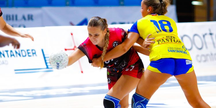 Astillero acoge el I Torneo Nacional de Balonmano con equipos cántabro masculinos y femeninos