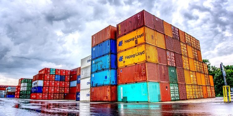 Las exportaciones cántabras caen un 8,8% en el primer semestre mientras las importaciones crecen un 16,8%