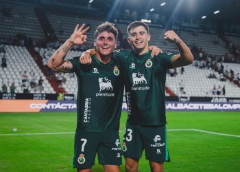 Villalibre guía al Racing a una remontada de carácter en Albacete (2-3)