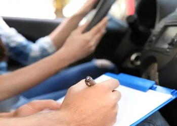 Cantabria destina 220.000 euros en ayudas para que jóvenes obtengan el carné de conducir