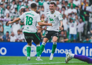 Íñigo Vicente firma una noche de magia en El Sardinero y guía al Racing hacia el pleno de victorias