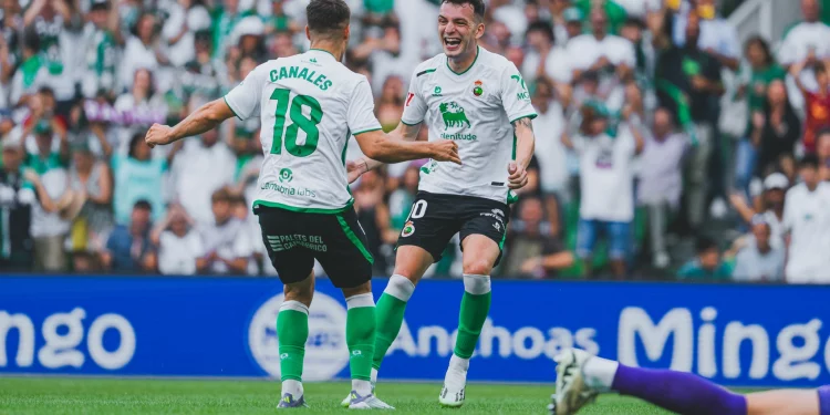 Íñigo Vicente firma una noche de magia en El Sardinero y guía al Racing hacia el pleno de victorias