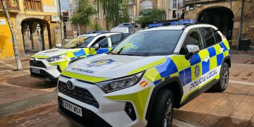 Agentes de la Policía Local de Torrelavega se concentran ante el Ayuntamiento: «No hay voluntad de diálogo ni de mejorar la seguridad»