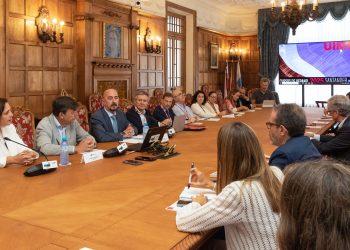 Pascual reclama “incomodidad constructiva” para repensar un sistema sanitario descentralizado que acusa fatiga