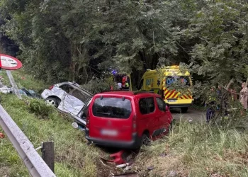 Cuatro personas resultan heridas en un accidente en la A-8 a la altura de Entrambasaguas
