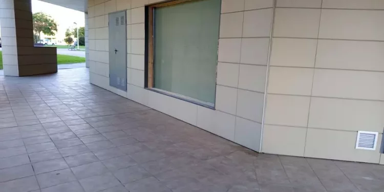 La apertura de una nueva casa de apuestas en Peñacastillo desata la indignación de familias y vecinos en Santander