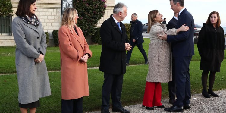 El Gobierno aprueba condonar 83.252 millones de deuda autonómica, 809 en Cantabria, y Buruaga denuncia una “maniobra trilera”