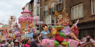 “Subidón de azúcar” de la Peña Veteranos se alza con el primer premio del Concurso de Carrozas de San Mateo en Reinosa