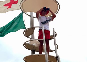 Cruz Roja cierra el verano con menos rescates en las playas cántabras gracias a la prevención y la concienciación