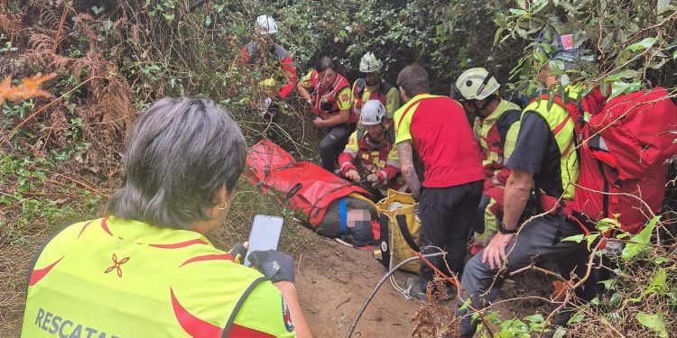 Rescatada una peregrina alemana de 21 años tras lesionarse un tobillo en el monte El Brusco (Santoña)