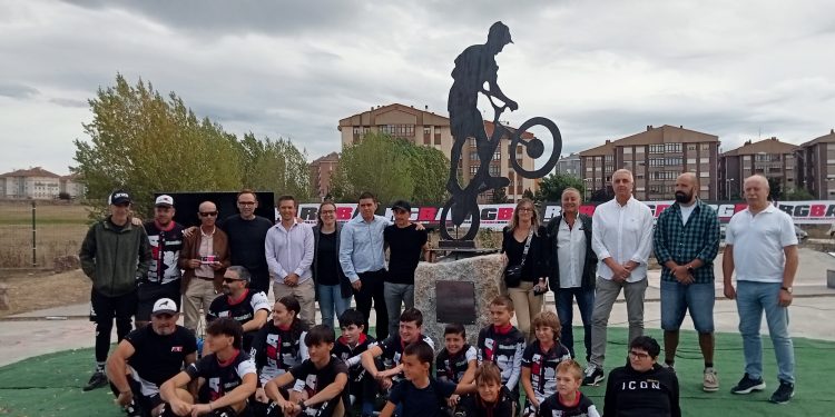 Reinosa da nombre de Raúl Gutiérrez a su bike park en el décimo aniversario de la instalación
