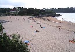 Activado un amplio dispositivo para localizar a un hombre de 70 años desaparecido en la playa de La Arena (Arnuero)