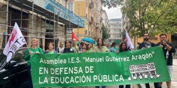 Ocho mil personas se manifiestan en Santander contra la ‘cláusula Silva’ en el inicio del curso escolar
