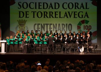 La Sociedad Coral de Torrelavega celebra un siglo de historia con una gala emotiva en el Concha Espina