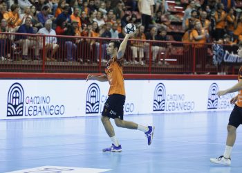 Bathco BM Torrelavega se mide al Horneo Eón Alicante en un duelo exigente en la Liga ASOBAL