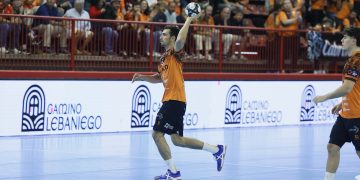 Bathco BM Torrelavega se mide al Horneo Eón Alicante en un duelo exigente en la Liga ASOBAL