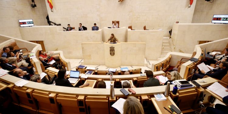 El Parlamento de Cantabria urge al Gobierno autonómico a iniciar la demolición de la Residencia Cantabria