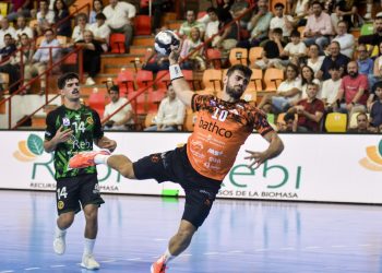 El Bathco BM Torrelavega se impone al Rebi BM Cuenca con gol de Colunga en el último segundo