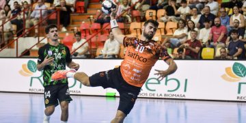 El Bathco BM Torrelavega se impone al Rebi BM Cuenca con gol de Colunga en el último segundo