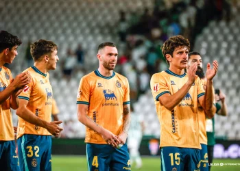 El Racing se queda sin triunfo en Córdoba por un penalti del VAR en el último suspiro