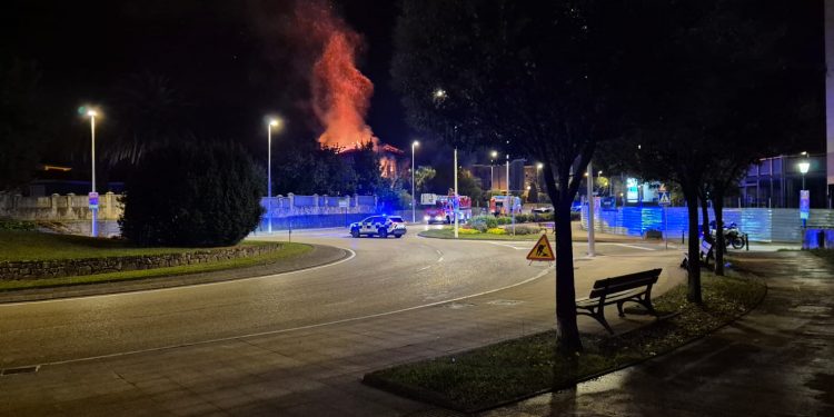 Segundo incendio en la antigua Villa Inocencia  de Tanos, un inmueble abandonado en la avenida Fernández Vallejo