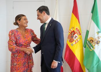 Buruaga y Moreno escenifican en Santander la alianza entre Cantabria y Andalucía con un protocolo de colaboración y un frente común contra la condonación de deuda