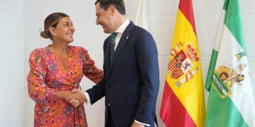 Buruaga y Moreno escenifican en Santander la alianza entre Cantabria y Andalucía con un protocolo de colaboración y un frente común contra la condonación de deuda