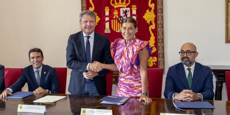 Gobierno, Ministerio y ayuntamientos sellan un acuerdo para adaptar la estación de Reinosa a la alta velocidad