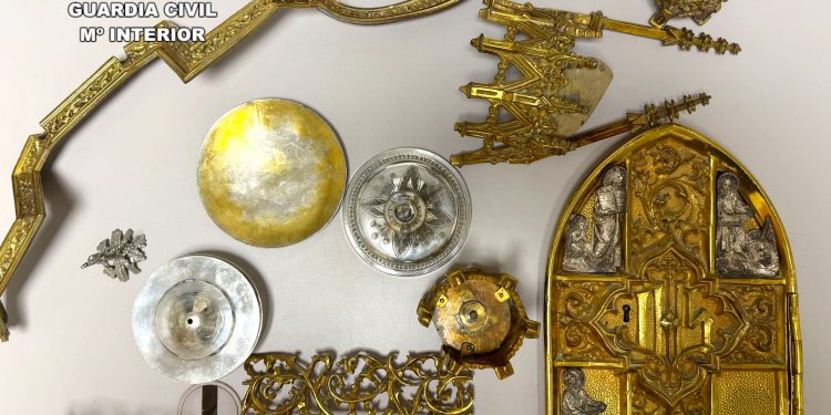 Detenido un joven de 27 años por robar en dos iglesias de Campoo de Yuso y recuperar los objetos sustraídos