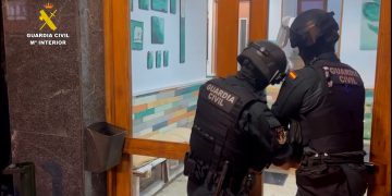 Desarticulado en Torrelavega un grupo criminal que extorsionó a más de 120 personas en toda España con amenazas tras citas online