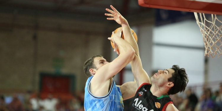 Alega es humillado en casa por Palencia (58-107)