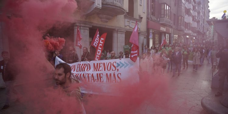 Miles de docentes cántabros vuelven a movilizarse por una mejora salarial y la eliminación de la ‘cláusula Silva’