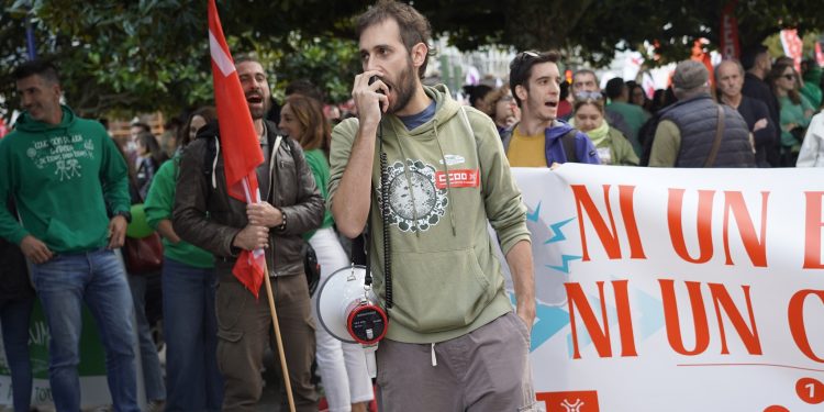Miles de docentes cántabros vuelven a movilizarse por una mejora salarial y la eliminación de la ‘cláusula Silva’