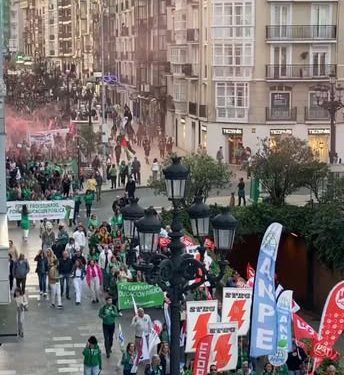 Miles de docentes cántabros vuelven a movilizarse por una mejora salarial y la eliminación de la ‘cláusula Silva’