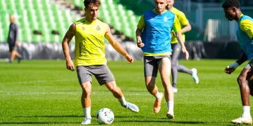 El Racing entrena en El Sardinero con casi toda la plantilla para preparar el duelo contra el Málaga