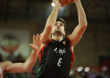 Grupo Alega Cantabria desata la fiesta en el Vicente Trueba tras imponerse con autoridad a Ourense (87-66)