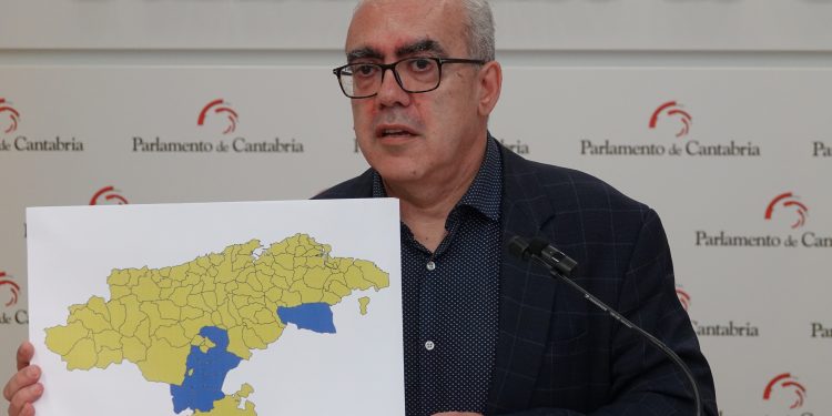 El PRC propone limitar la implantación de parques eólicos a ocho municipios y pide que el PROT defina las zonas aptas en Cantabria