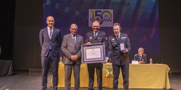 La Policía Local de Torrelavega recibe la Medalla de Oro de la ciudad en su 150 aniversario