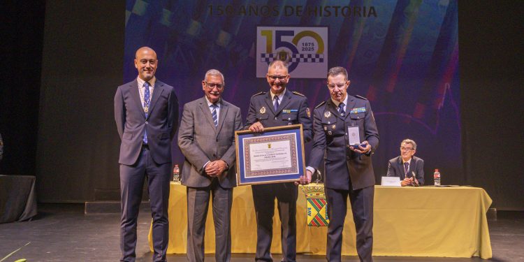 La Policía Local de Torrelavega recibe la Medalla de Oro de la ciudad en su 150 aniversario