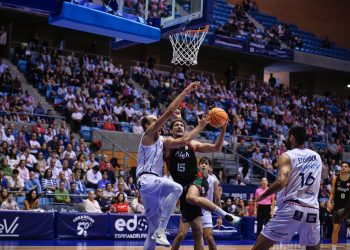 Grupo Alega Cantabria logra una victoria de prestigio en Santiago ante Monbus Obradoiro
