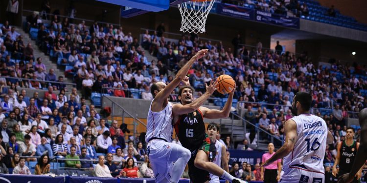Grupo Alega Cantabria logra una victoria de prestigio en Santiago ante Monbus Obradoiro