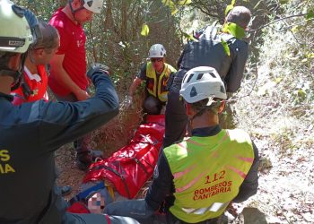 Rescatan a una peregrina lesionada en El Brusco tras una aparatosa caída en zona de monte